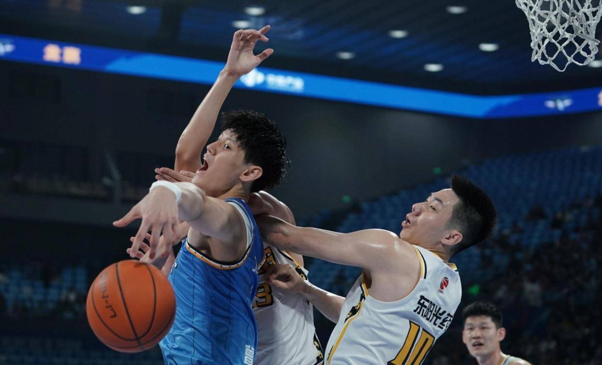 华体会HTH平台赛后CBA季后赛焦点战，深圳男篮单刀错失，管理层满意，团队化学反应显著的简单介绍